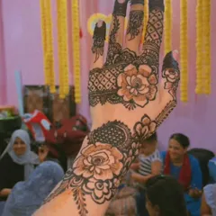 Here is the same floral design, captured during a celebration. It shows how beautifully the mehendi becomes a part of the festive atmosphere.