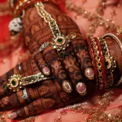 A close-up of the deep maroon stain, which provides a gorgeous contrast against the bride's hands and jewelry.