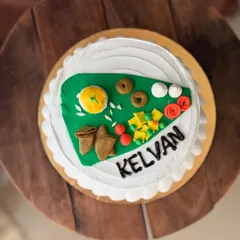 A top-down view of the custom 'Kelvan' cake, showing the detailed, edible food platter.