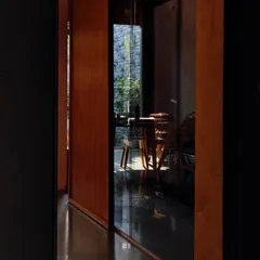 A quiet moment in the studio, where shadows and reflections create a sense of calm and depth. The space itself is designed to be a tranquil backdrop for the creative process.