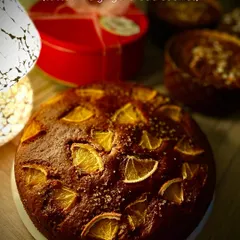 This Gingery Orange and Cranberry cake tastes just like Christmas gingerbread cookies. It’s a wonderfully festive flavour, baked with wholesome whole wheat flour.