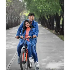A fun bicycle ride for two! This shot is full of youthful energy and happiness. It’s a great way to show the playful, adventurous side of your relationship.