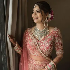 A portrait of bridal elegance. This full-length view showcases how our heritage polki set comes together with the bride's complete look, creating a picture of grace and tradition.