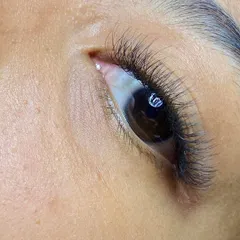 From this angle, you can appreciate the beautiful curl and length of the extensions. I carefully select the right type of lash to create a gentle, upward curve that opens up the eye area.