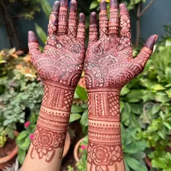 A perfect example of a mature henna stain. The color is rich and even, showcasing the quality of the organic paste I use.
