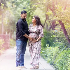 Capturing the quiet connection between partners is one of the most rewarding parts of a maternity session. These unposed, candid moments often become the most cherished memories of your pregnancy journey.