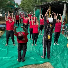 Guiding a corporate retreat group in an outdoor setting. A wellness retreat is a fantastic way for teams to disconnect from stress and reconnect with themselves and each other.
