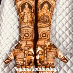 For a truly royal bridal look, I create full-length portraits of the bride and groom in their wedding attire. This design shows them under ornate jharokhas, making them the centerpiece of the art, just as they are the center of the wedding.