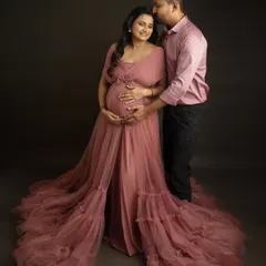 A full-length portrait showcasing a magnificent flowing gown. This shot is all about elegance and drama, creating a stunning image that celebrates your pregnancy in style.