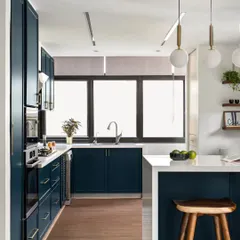 I love it when clients are open to using bold color. This deep blue kitchen has become a real centerpiece, proving that functional spaces can also be full of personality. We designed it with a breakfast bar for casual meals and smart storage to keep everything sleek and organized.
