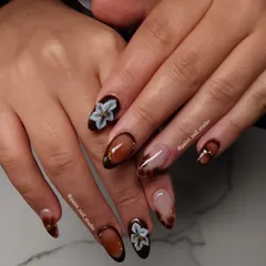 A closer view of the brown floral set. You can really see the detail in the 3D flower, with its delicate petals and gold-bead center.