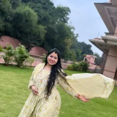 A happy twirl during Navratri celebrations. My folk dance workshops in Jodhpur and Bengaluru are all about embracing these joyful moments and connecting with our rich traditions.