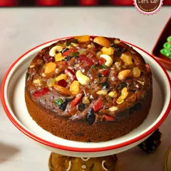 Another beautiful shot of the classic Christmas plum cake on a festive stand. I offer both 1/2 kg and 1 kg sizes, with pre-orders opening early for the holiday season.