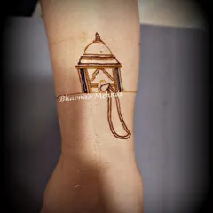 The initial outline of a palanquin (doli) motif. Every intricate design starts with a clean and confident line.