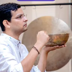 Registrations are open for our next sound journey. Immerse yourself in the art of playing singing bowls and discover their power to bring peace and stillness.