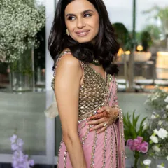 The sister of the groom shines just as bright. I created a soft, glowing, and picture-perfect makeup look for the ever-graceful Ameesha, keeping it natural and radiant for the wedding festivities.