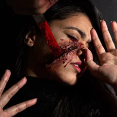A shockingly realistic prosthetic wound. In our SFX module, you will learn how to create cuts, bruises, and other effects using professional materials.