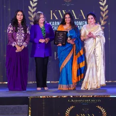 Another shot from the KWAA awards ceremony. My heartfelt thanks to the jury and organizers for this recognition.