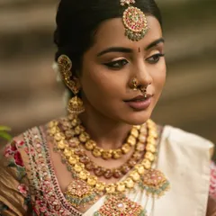 I absolutely love creating timeless looks for my dusky skin brides. For this traditional South Indian bridal look, I focused on creating a flawless base that matches her skin tone perfectly, paired with classic gold jewelry and a soft, elegant eye makeup that lets her natural beauty shine.