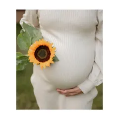 Using a single sunflower as a prop, this artistic baby bump photo adds a touch of brightness and nature to the portrait. It's a simple yet powerful way to celebrate your pregnancy.