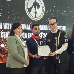 Another proud moment as our groomer receives his Level C certification from an international judge. This certification is a testament to the rigorous training and high standards our team consistently achieves.