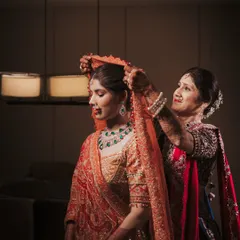 Before the world sees her as a bride, there are these quiet moments. A mother’s hands adjusting the veil one last time, a gesture filled with a lifetime of love. We believe the real story is in these unposed, in-between moments that are heavy with emotion.