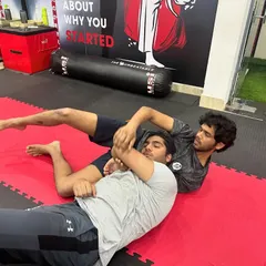 A student practices an armbar submission from the mount position. We teach the mechanics of BJJ submissions step-by-step to ensure safety and proper technique.