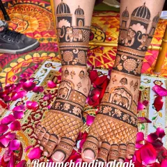 This design features palace domes and elephants on the feet, surrounded by a carpet of rose petals. It's a truly royal look for a bride's feet.