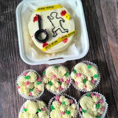 This forensic-themed bento cake and cupcake set was a blast to create for a true crime fan. The bento features edible crime scene tape and a magnifying glass, paired with floral cupcakes for a quirky combo.