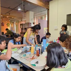 I love providing guidance and seeing everyone's creative ideas come to life. This tote bag workshop was full of inspiration and fun.