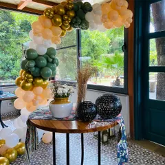A closer view of the tricolor balloon arch, showing how the colors are blocked to represent the Indian flag. The chrome gold balloons add a touch of elegance to the festive decor.