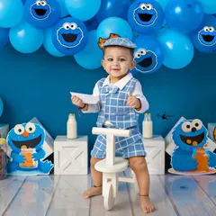 Before the smash, our little Cookie Monster is all dressed up and ready to celebrate his first birthday in this fun, themed setup.