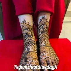 A beautiful and full feet design, with peacocks on the top of the foot and intricate patterns covering the toes and ankles.