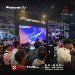 A view from the crowd during a demo at Palm Expo. My goal at these events is to make technology accessible and show its creative potential in a live setting.