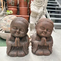 Meet our 'lucu' monks, guaranteed to bring a smile to your face. These charming figures, shown here in a rich brown finish, are perfect for adding a touch of lighthearted joy to shelves, desks, or garden nooks.