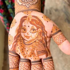 A close-up of a cute baby Krishna figure, a popular and auspicious choice for a baby shower mehendi. The detail in the portrait is what makes it so special.