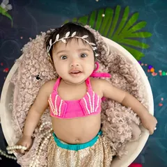 A wide-eyed look of wonder from our little mermaid. These sessions are perfect for capturing the curiosity of the sitter stage.