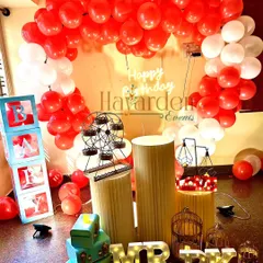 A heart-shaped balloon frame in red and white for a romantic surprise at home. The setup includes 'BABY' blocks and other fun props.