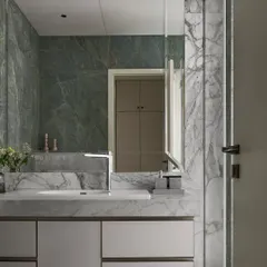 The completed Topaz Bathroom, a perfect match to our render. The natural veining of the marble and the precise installation of every element showcase our commitment to quality craftsmanship.