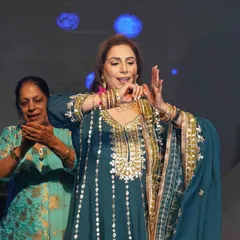 A graceful performance by the elders of the family. We make sure our choreography is comfortable and enjoyable for all age groups, so even grandparents can steal the show.