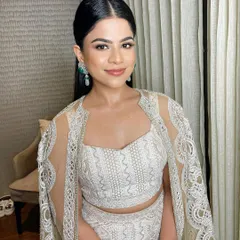 The beauty of understated elegance. For this look, I focused on creating a soft, romantic feel with a gentle smokey eye, glossy lips, and a clean, dewy base that looks fresh and natural.