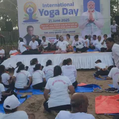 A wide view of the large gathering at Juhu Beach for our group yoga and meditation session. It is always powerful to see so many people come together to find peace and wellness through the combined energy of yoga and rhythmic sound.