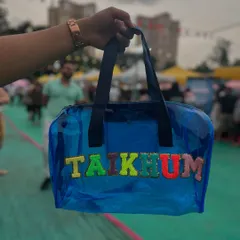 A personalized tote bag with a name on it, made live at an event. This is a great gifting option that people can use every day.
