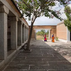 The stone-pillared courtyard at the H.N. Science Center, a space that is open to the elements and allows for natural light and ventilation. The design is inspired by traditional Indian courtyards.