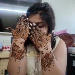 A fancy back-hand design for a wedding guest. This piece combines popular elements like florals, peacocks, and check patterns for a full and festive look.