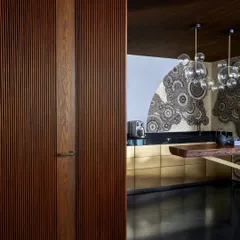 The Chai Bar area at the Baid Residence, featuring brass paneling and enchanting lights by Giopato & Coombes. The wall is adorned with captivating Mandala Art by Kesar, adding a touch of tranquility.