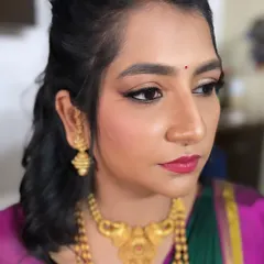 This client wanted a very simple, 'no-makeup' makeup look for her engagement, and I was happy to create it for her. I focused on evening out her skin tone for a fresh, dewy finish, adding a touch of mascara and a natural pink lip color to enhance her features subtly.
