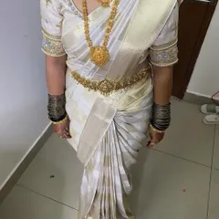 The beauty of a Kanjivaram saree is in its pleats. Here, I've focused on creating clean, sharp, and perfectly aligned pleats that give the saree a graceful fall and ensure it stays immaculate throughout the day's events.
