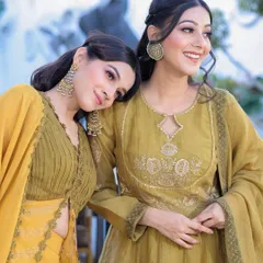 Two beautiful festive looks from the Riwayat collection. I created soft, complementary hairstyles and makeup that enhance their traditional outfits, perfect for any celebration.