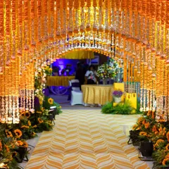 We created this immersive entrance tunnel entirely from marigold and tuberose garlands. Walking through it is a complete sensory experience, enveloping guests in the color and fragrance of a traditional Indian celebration.